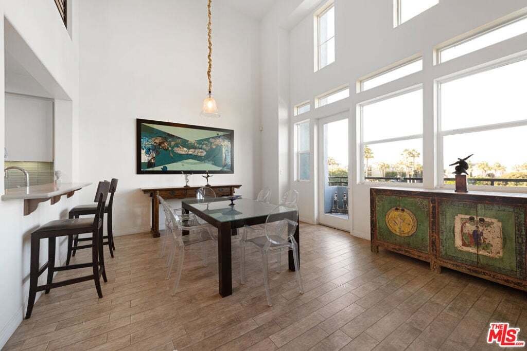 Condo in Los Angeles, California, United States 3 - 18675984