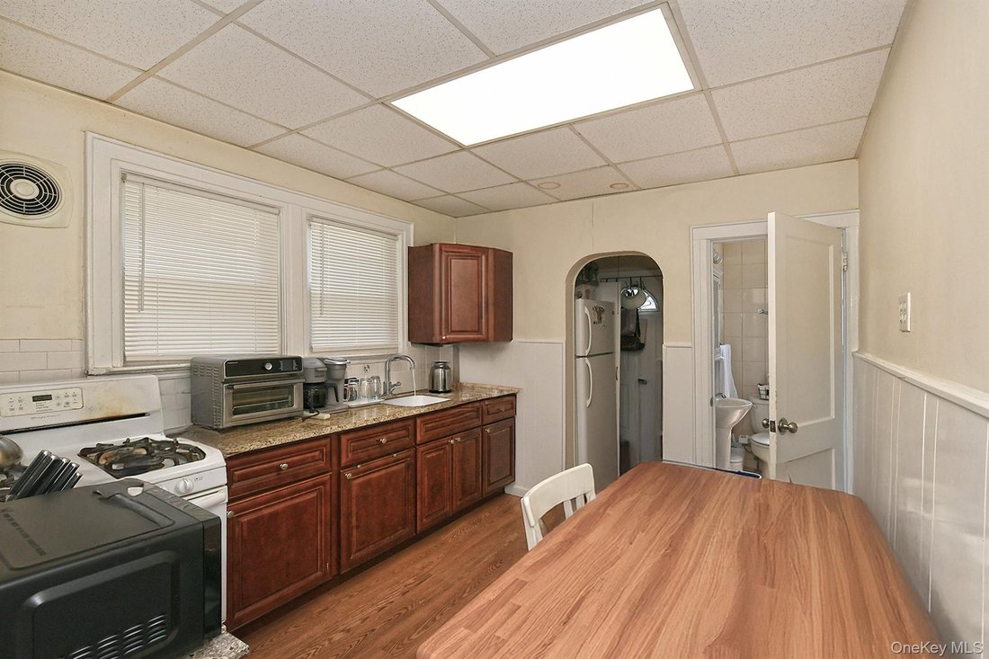 North New Hyde Park, New York, United States 5 - 18677741