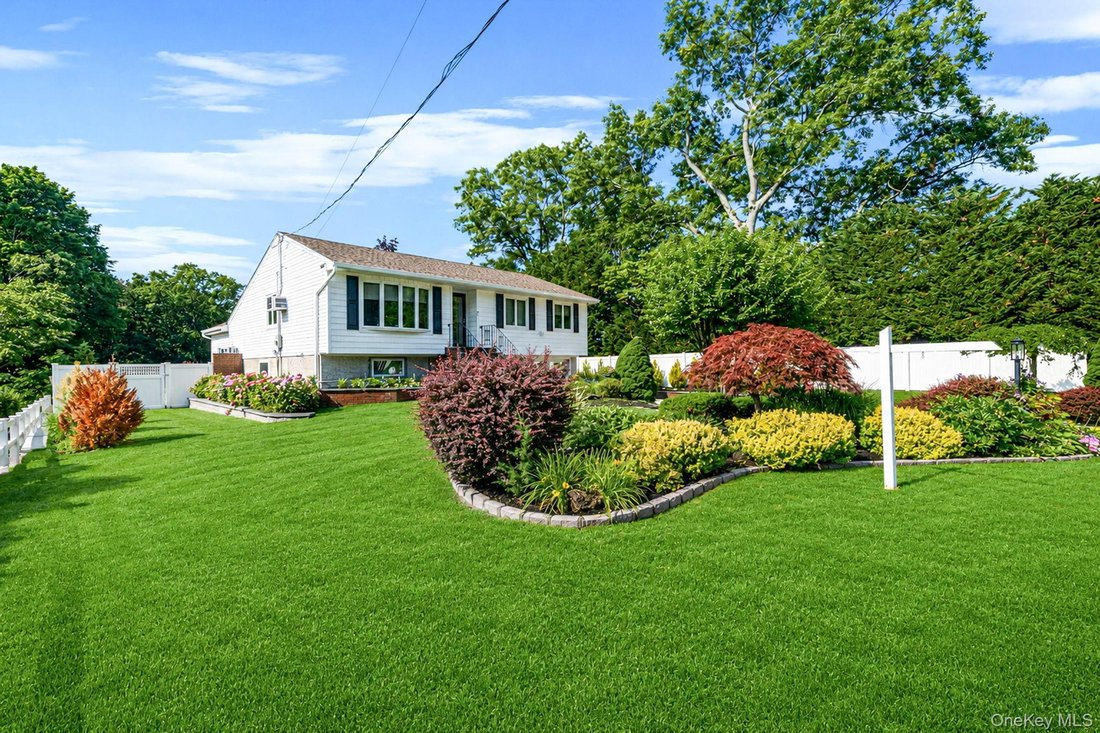 House in Centereach, New York, United States 2 - 18677477