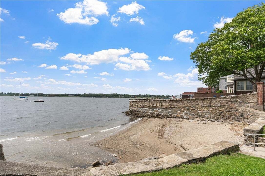 Condo in Bristol, Rhode Island, United States 4 - 18676739