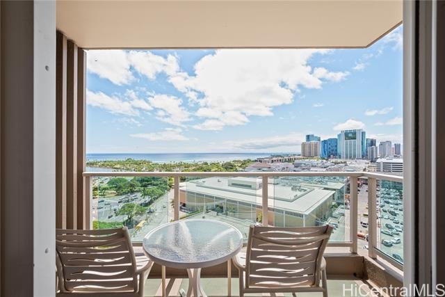 Condo in Honolulu, Hawaii, United States 1 - 18677651