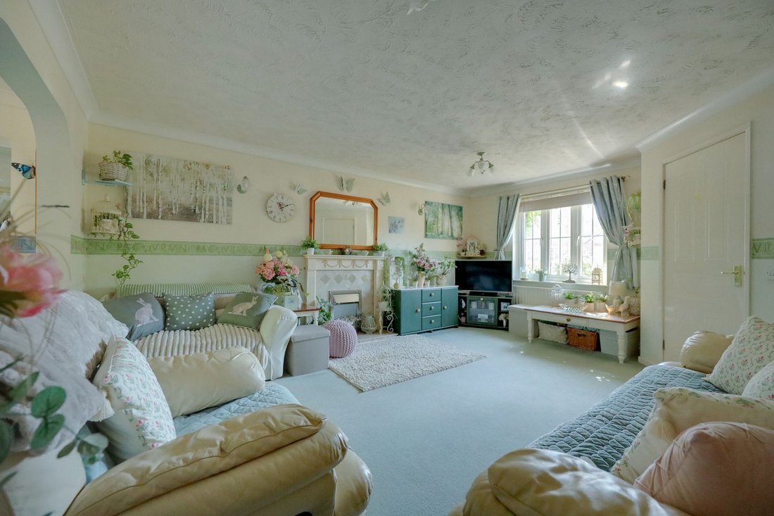 Haus in Burgess Hill, England 3 - 18675033