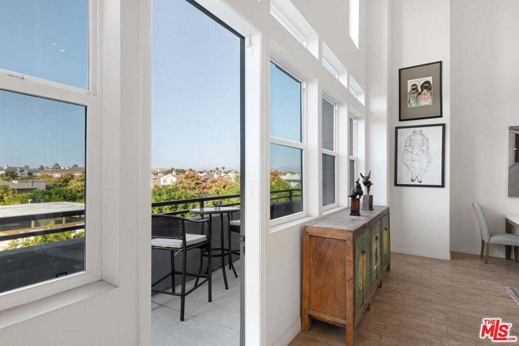 Condo in Los Angeles, California, United States 4 - 18675984