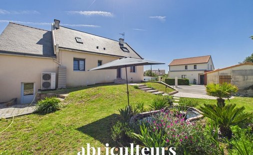 House in Hôtel de Ville, Coueron, France 1