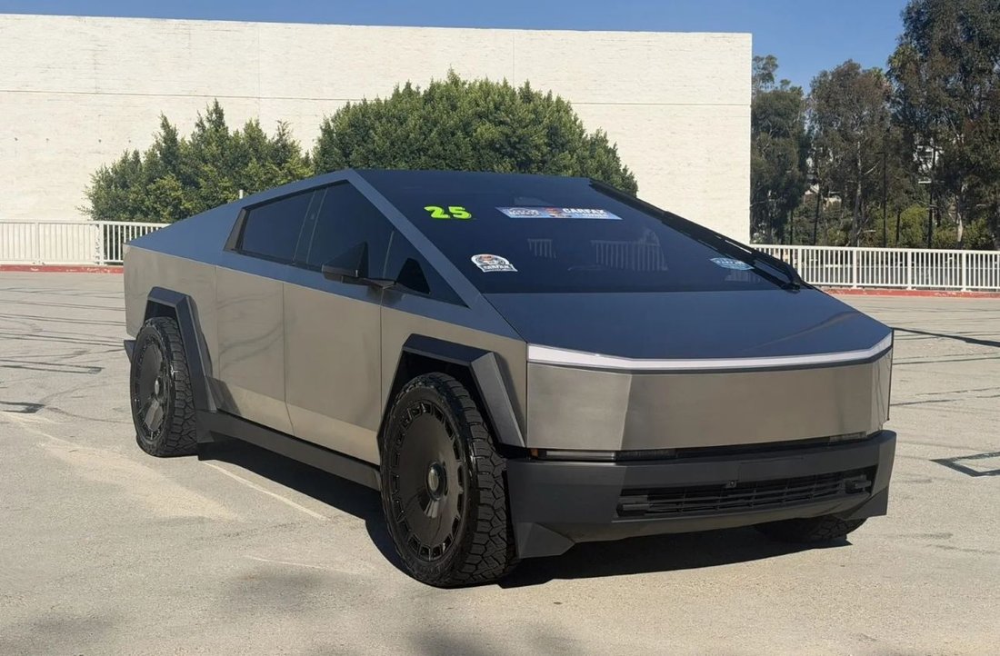 Pickup in Canoga Park, CA, United States 1 - 18678052