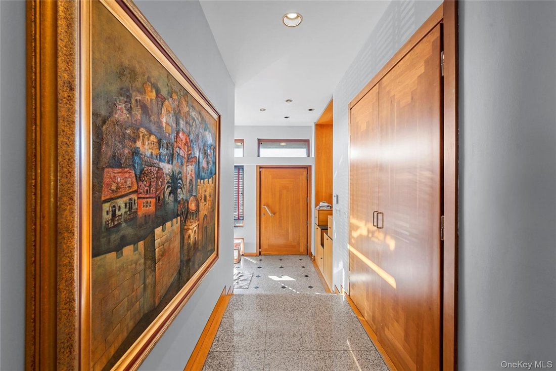 House in Merrick, New York, United States 3 - 18678066