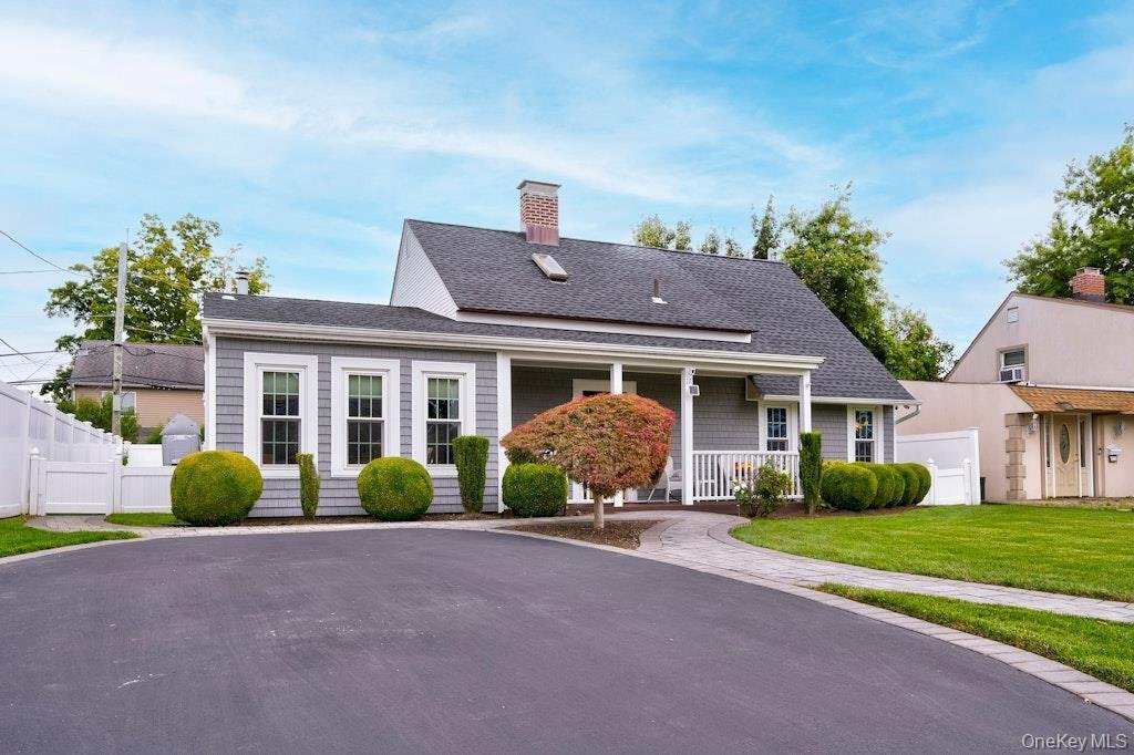 House in Levittown, New York, United States 3 - 18677699