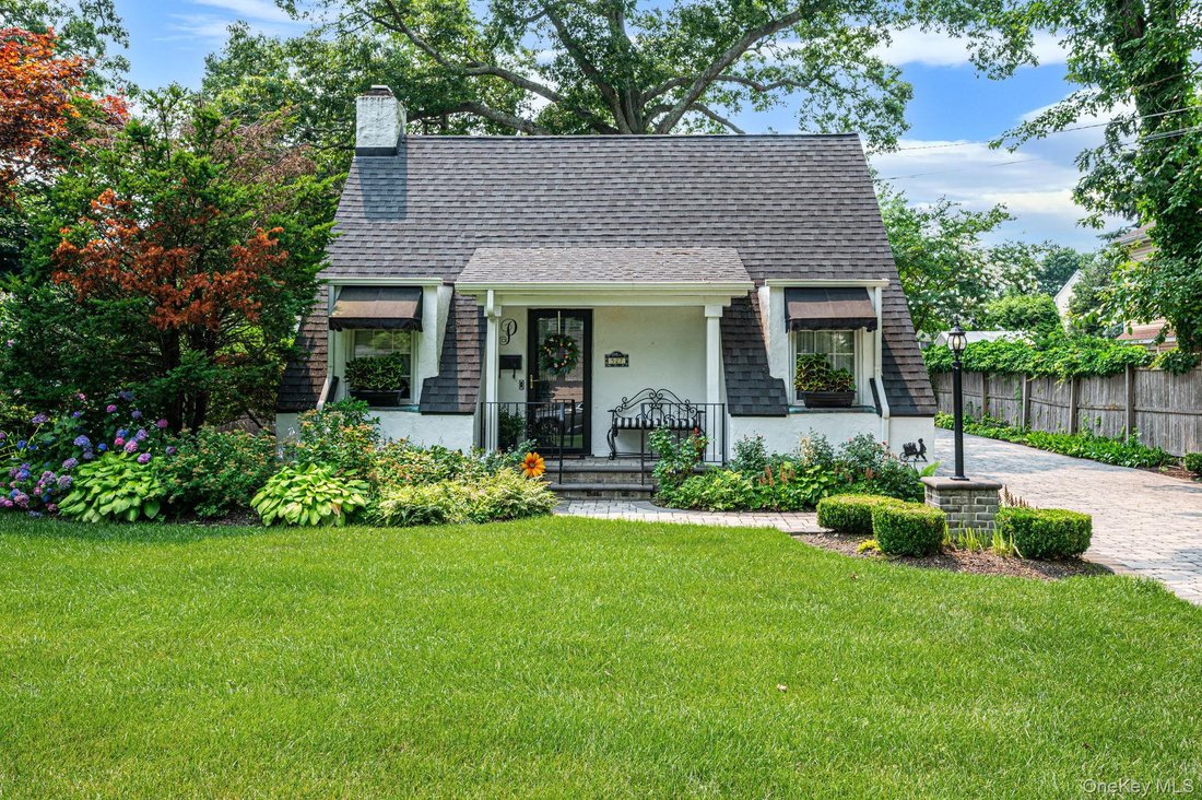 House in Brightwaters, New York, United States 1 - 18677415