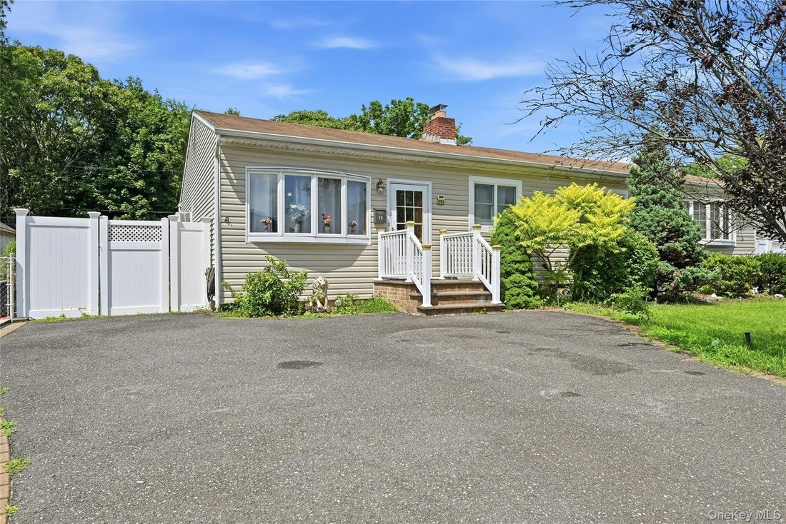 House in Centereach, New York, United States 2 - 18677779