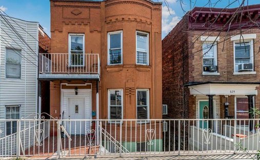 House in New York, New York, United States 1