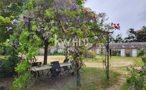 Corps de ferme à Ouvrouer-les-Champs, Centre-Val de Loire, France 1