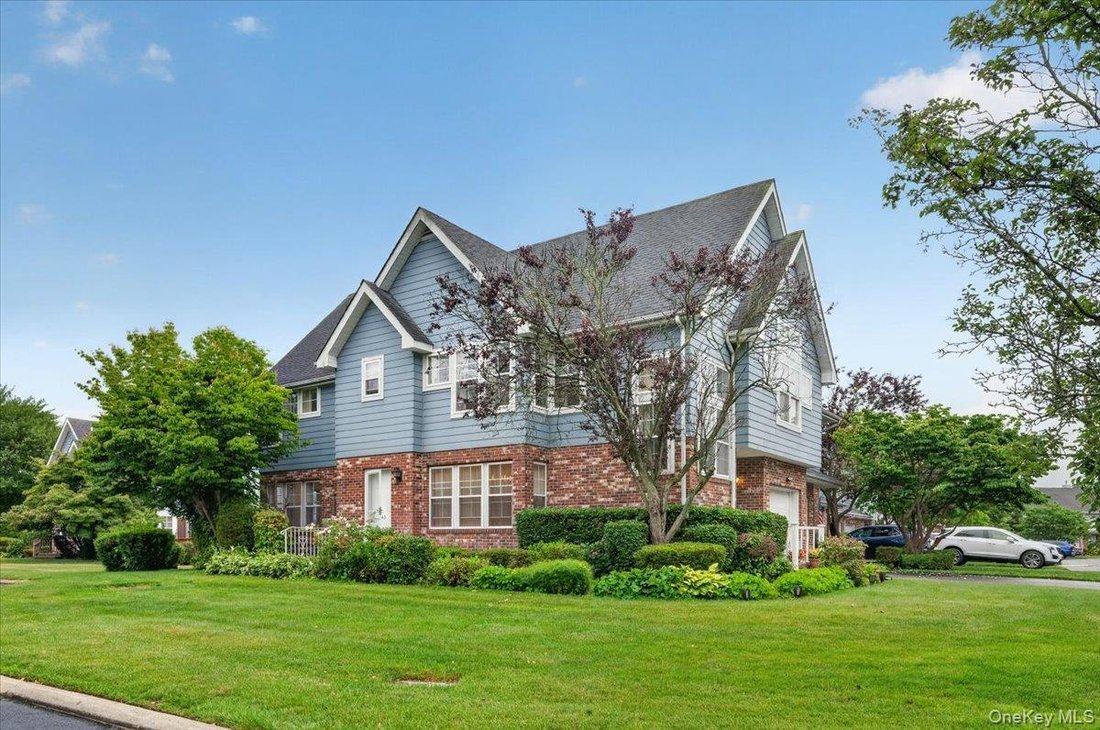 House in Central Islip, New York, United States 2 - 18677639