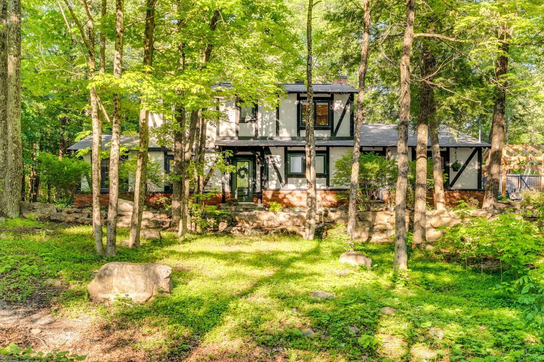 House in Chelsea, Quebec, Canada 1 - 18678653