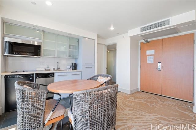 Condo in Honolulu, Hawaii, United States 2 - 18677651