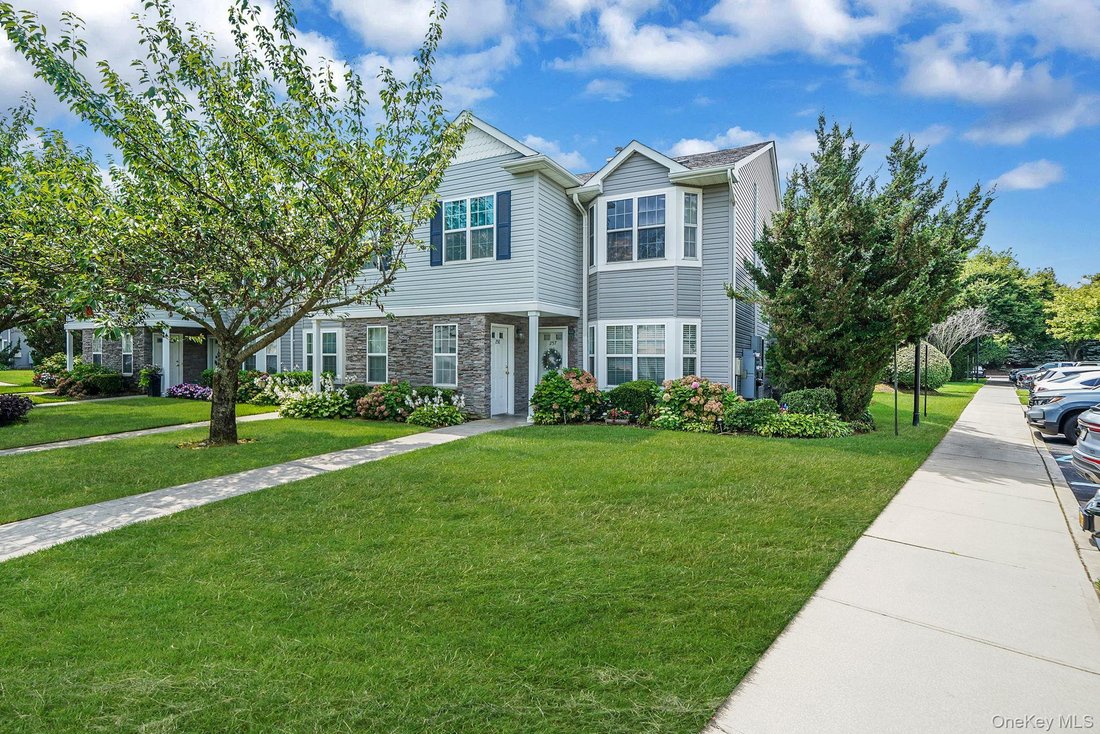 House in Central Islip, New York, United States 1 - 18677571