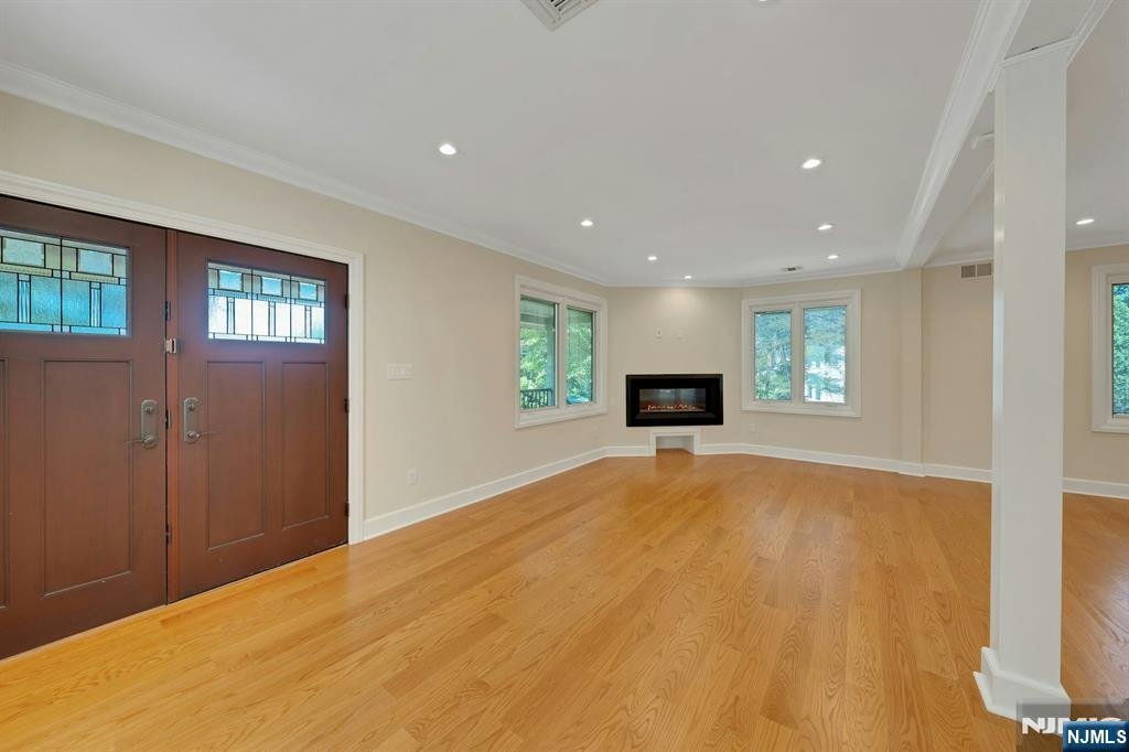 Tenafly, New Jersey, United States 5 - 18675329