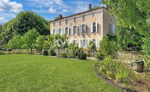 Country House in Prayssac, Occitania, France 1