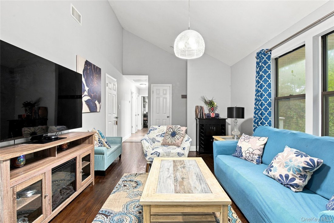 House in Sound Beach, New York, United States 5 - 18677485