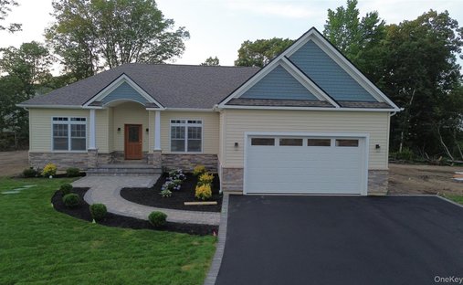 House in Port Jefferson Station, New York, United States 1