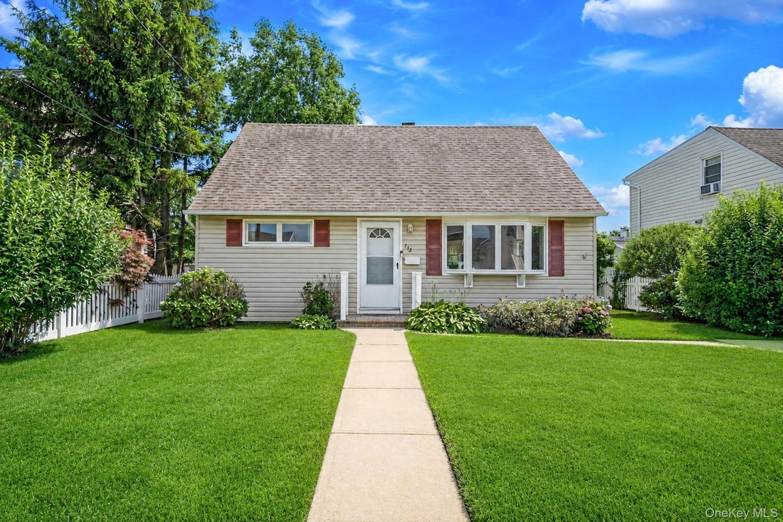 House in Massapequa, New York, United States 1 - 18677596