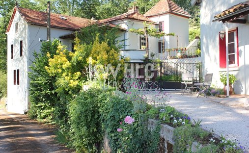 House in Luzech, Occitania, France 1