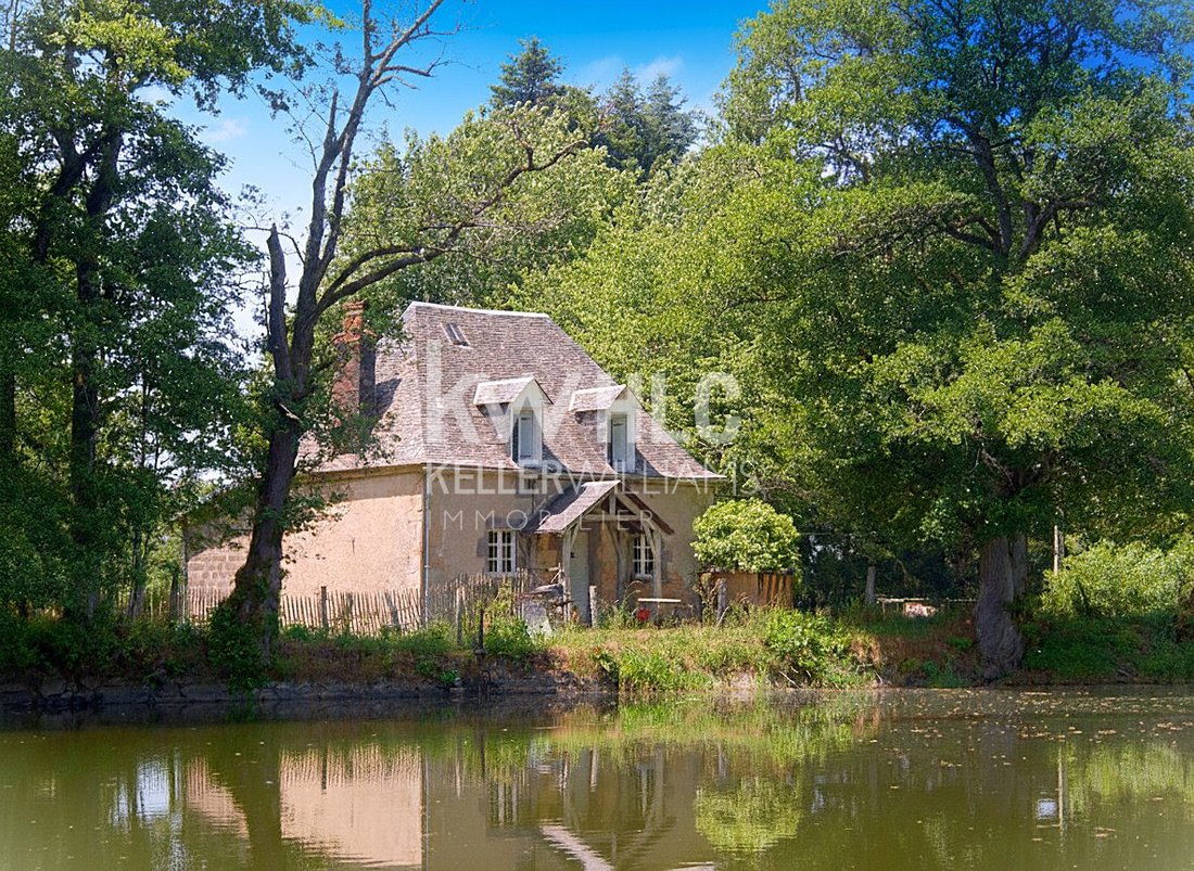 House in Saint-Sauves-d'Auvergne, Auvergne-Rhône-Alpes, France 3 - 17912670