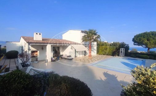 Villa in Route de Grasse, Villeneuve-Loubet, France 1