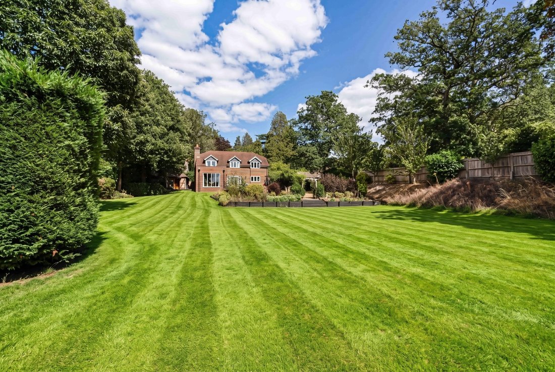 House in Godalming, England 4 - 18674652