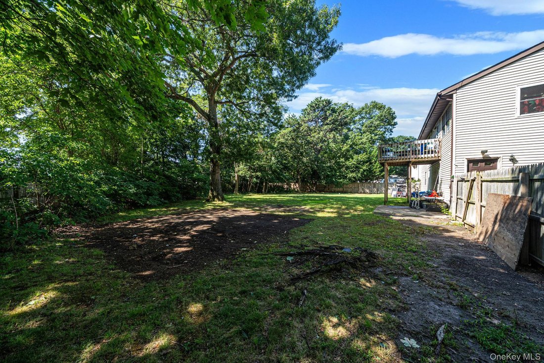 House in Central Islip, New York, United States 5 - 18677759