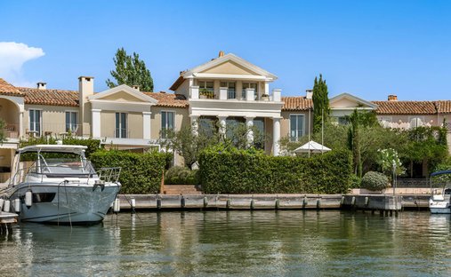 Villa in Port Grimaud, Grimaud, Provence-Alpes-Côte d'Azur 1