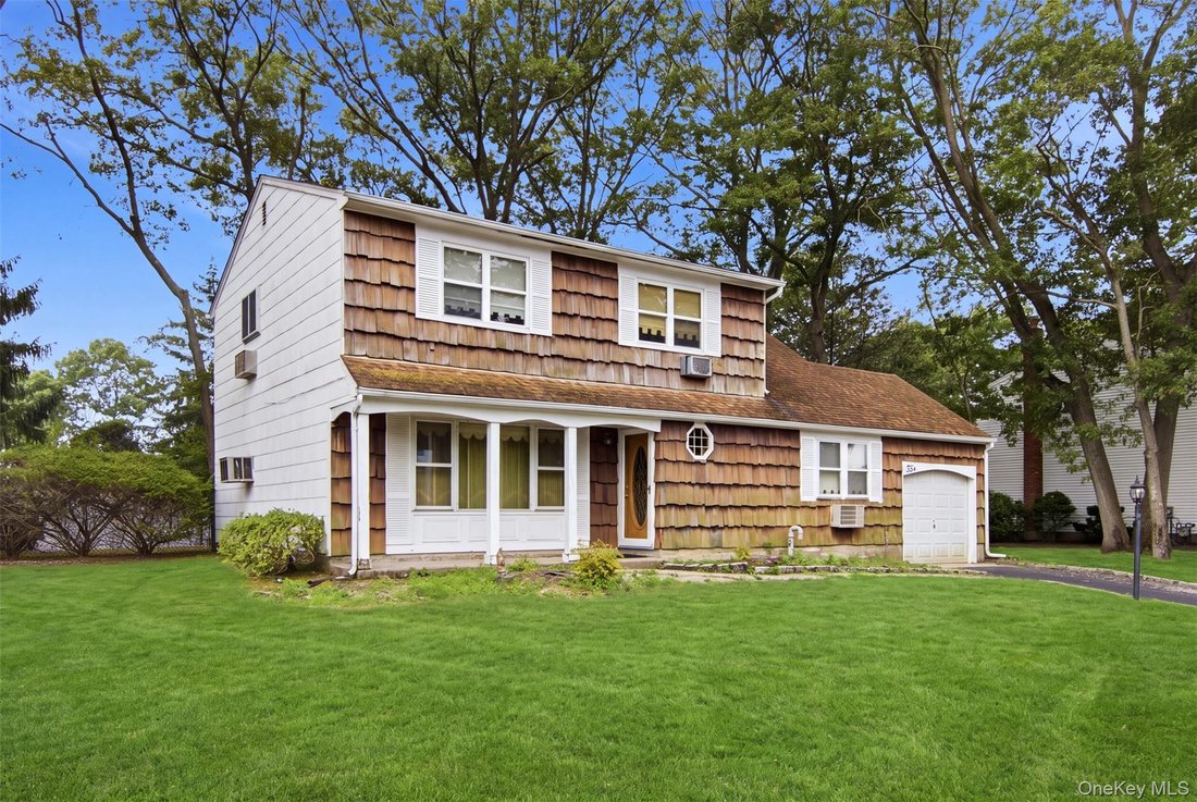 House in Smithtown, New York, United States 1 - 18677669