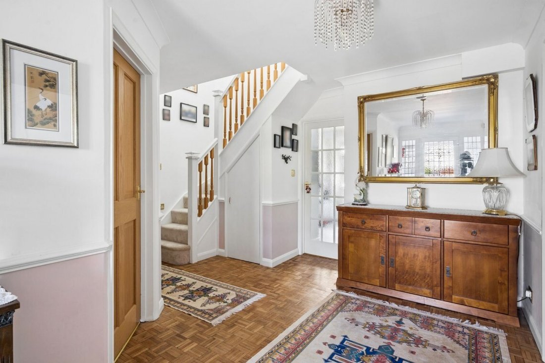 Bungalow in Langley Corner, Iver, England 3 - 18675790