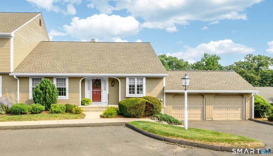 Condo in Glastonbury, Connecticut, United States 1 - 18677398