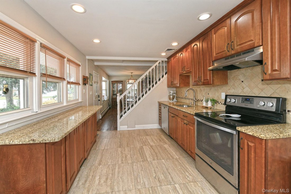 House in Levittown, New York, United States 5 - 18677586