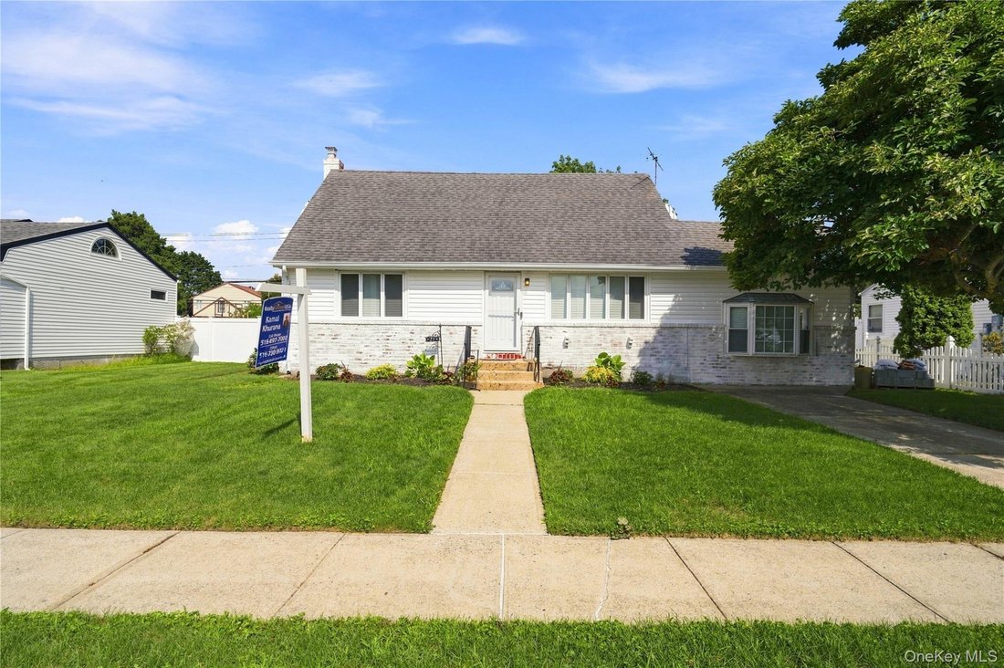 House in West Babylon, New York, United States 1 - 18677761