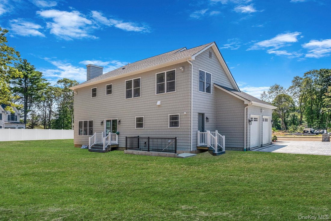 House in Port Jefferson Station, New York, United States 2 - 18677663