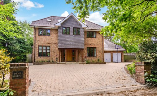 Casa a Lower Bourne (Farnham), Lower Bourne, Inghilterra 1