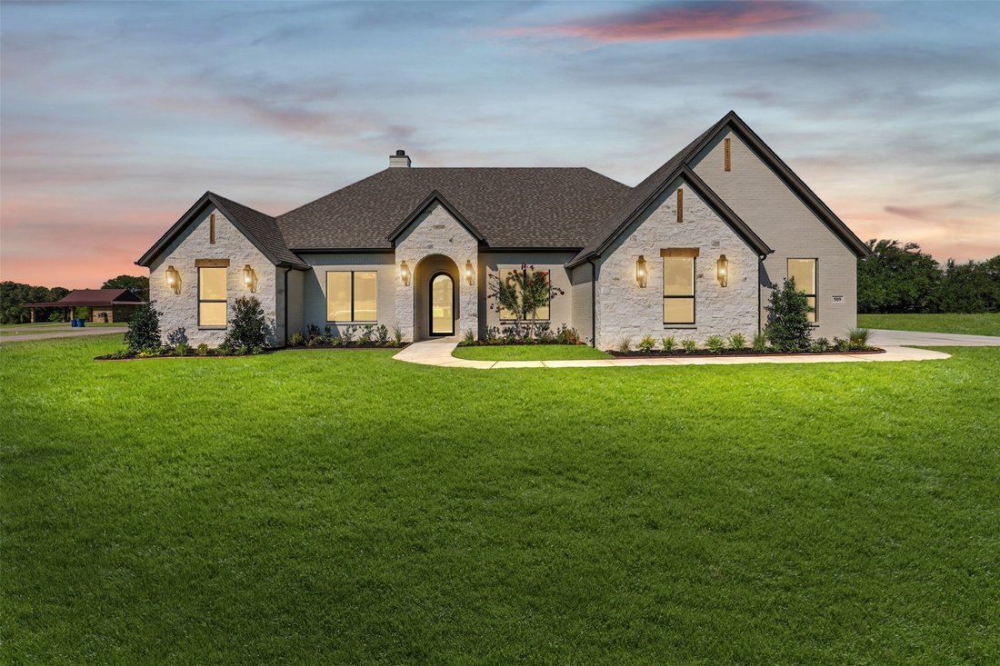 House in Granbury, Texas, United States 1 - 18676095