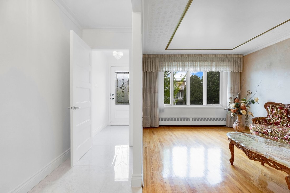 House in Montreal, Quebec, Canada 5 - 18678330