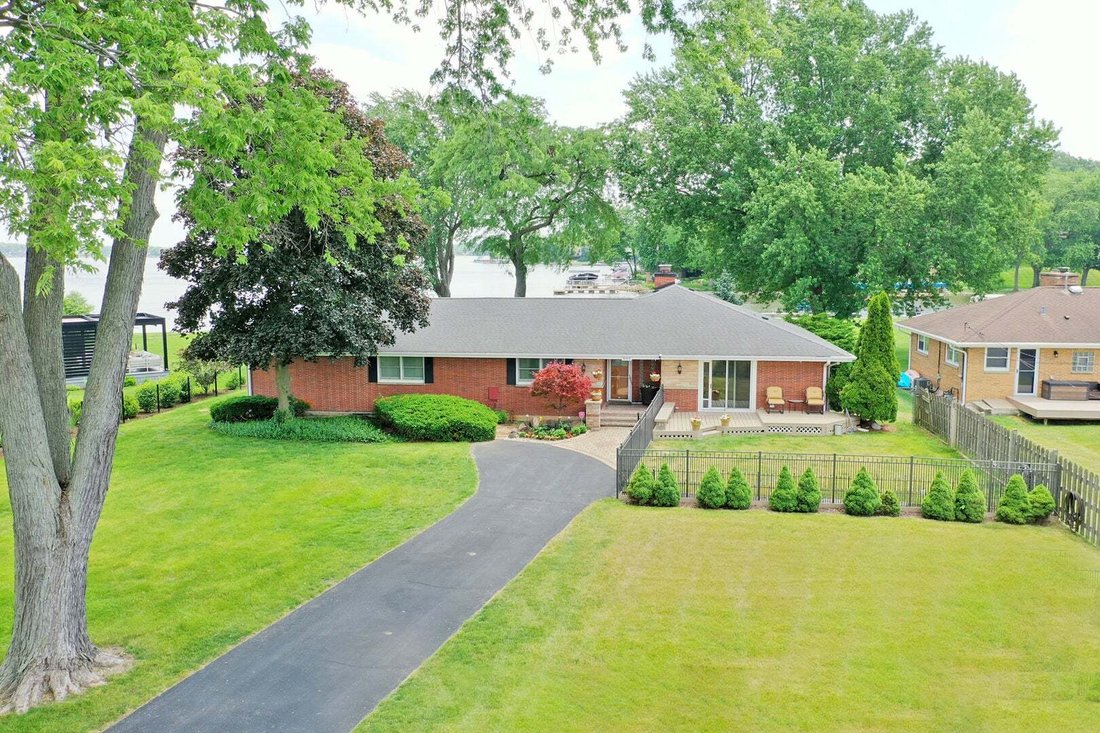House in Johnsburg, Illinois, United States 1 - 18676398