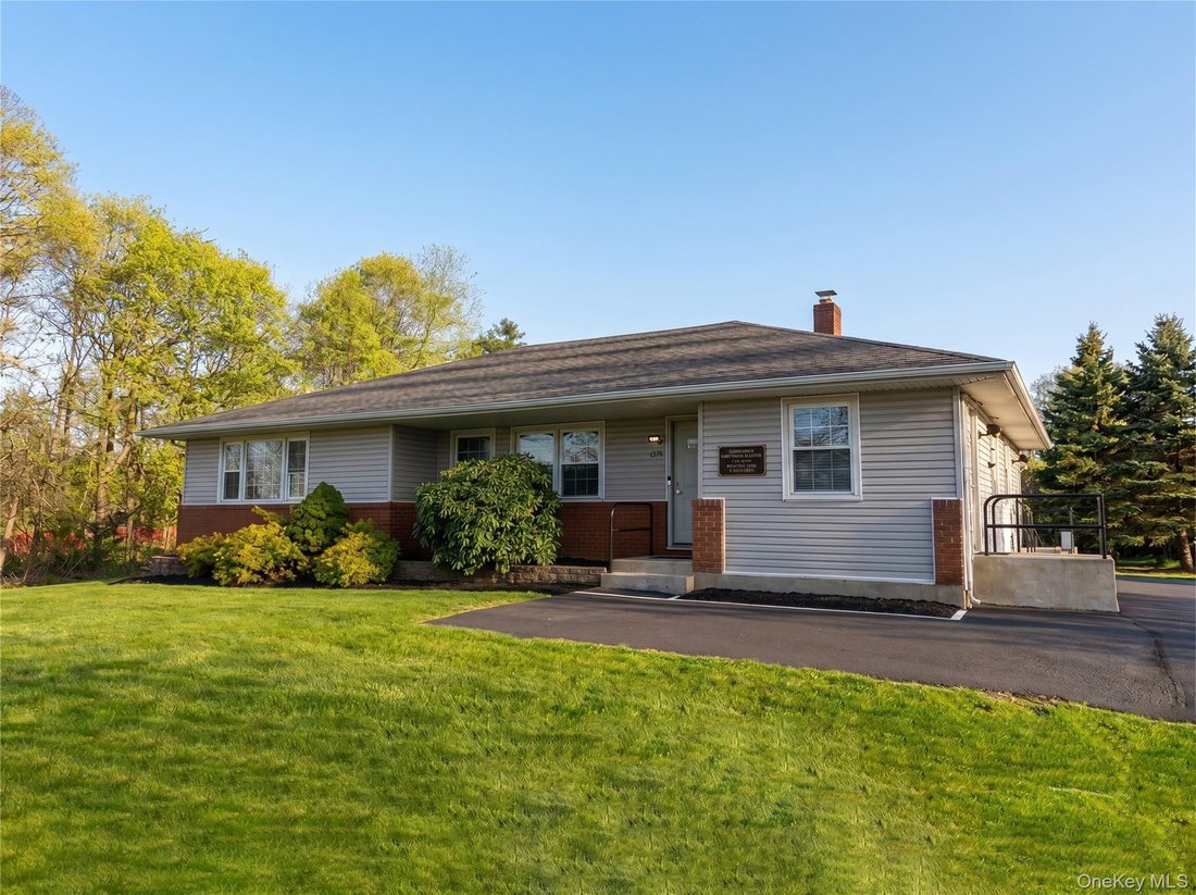 House in East Islip, New York, United States 1 - 18678296