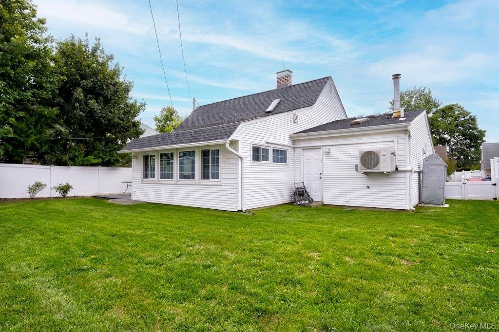 House in Levittown, New York, United States 4 - 18677699