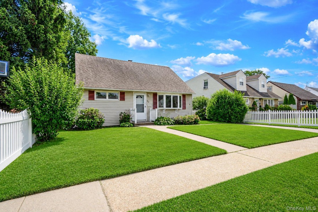 House in Massapequa, New York, United States 2 - 18677596