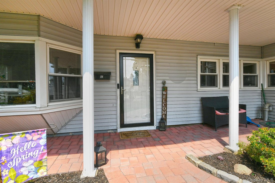 House in Levittown, New York, United States 4 - 18677586