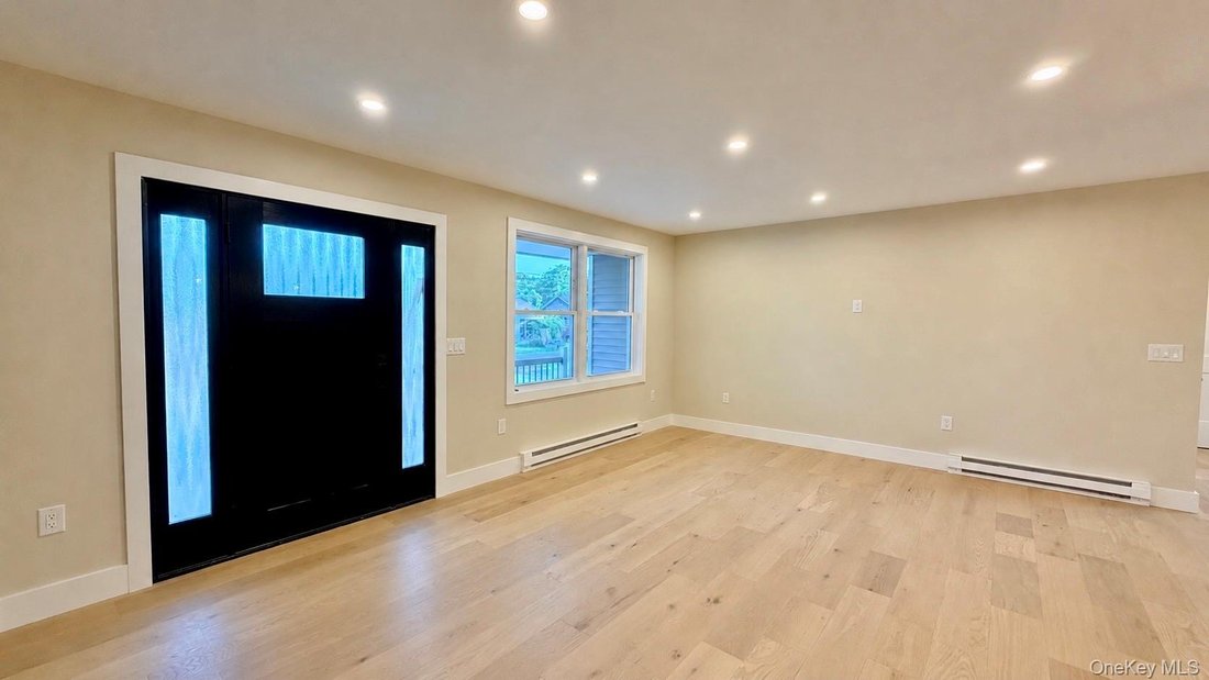 House in Mastic Beach, New York, United States 4 - 18677589