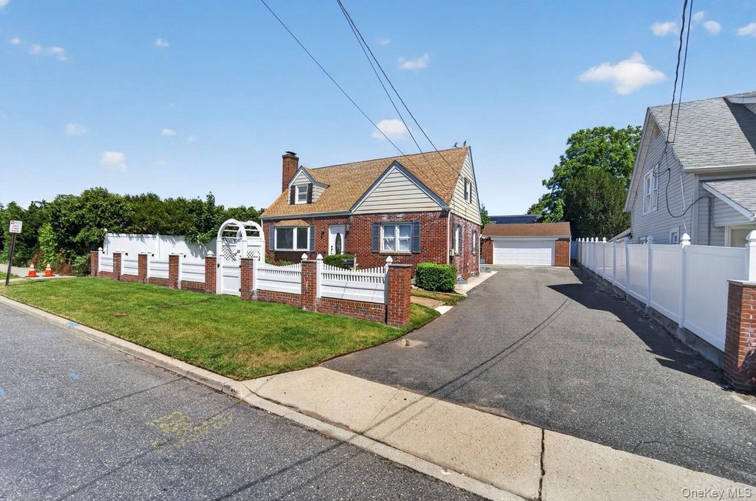 House in Huntington Station, New York, United States 2 - 18677628