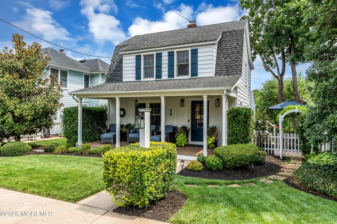 Red Bank, New Jersey, United States 1 - 18678307