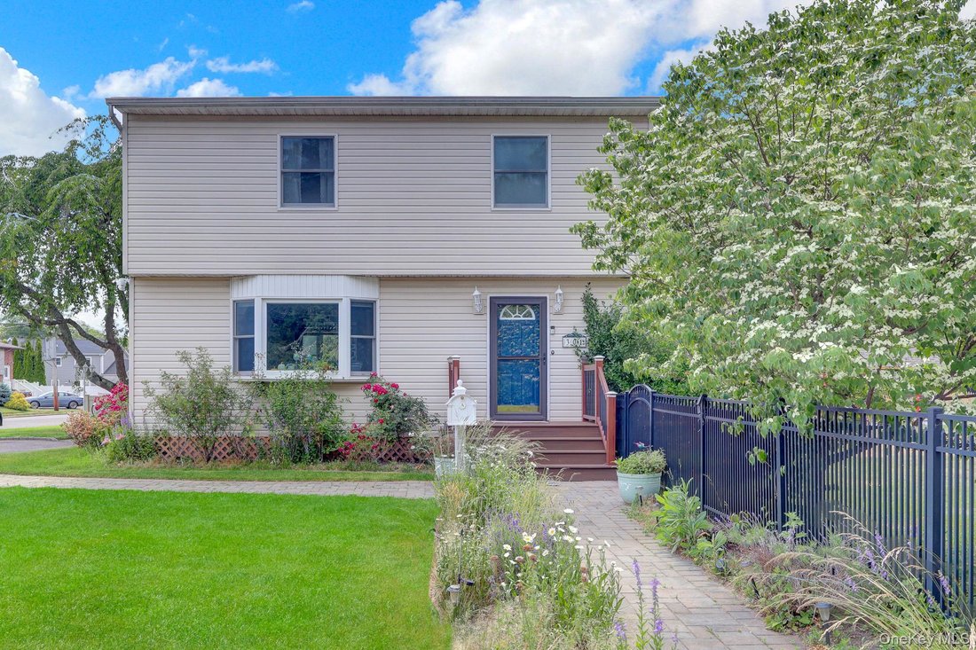 House in West Islip, New York, United States 2 - 18677732