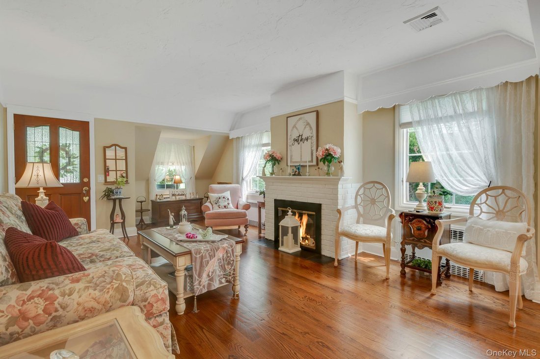 House in Brightwaters, New York, United States 5 - 18677415