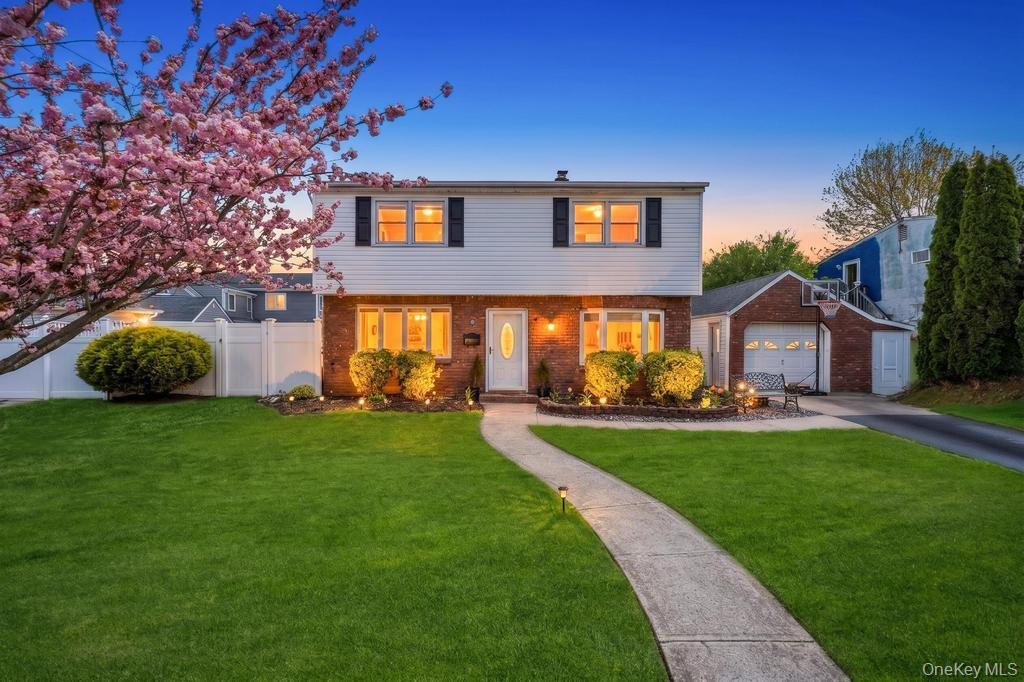 House in Levittown, New York, United States 1 - 18678294